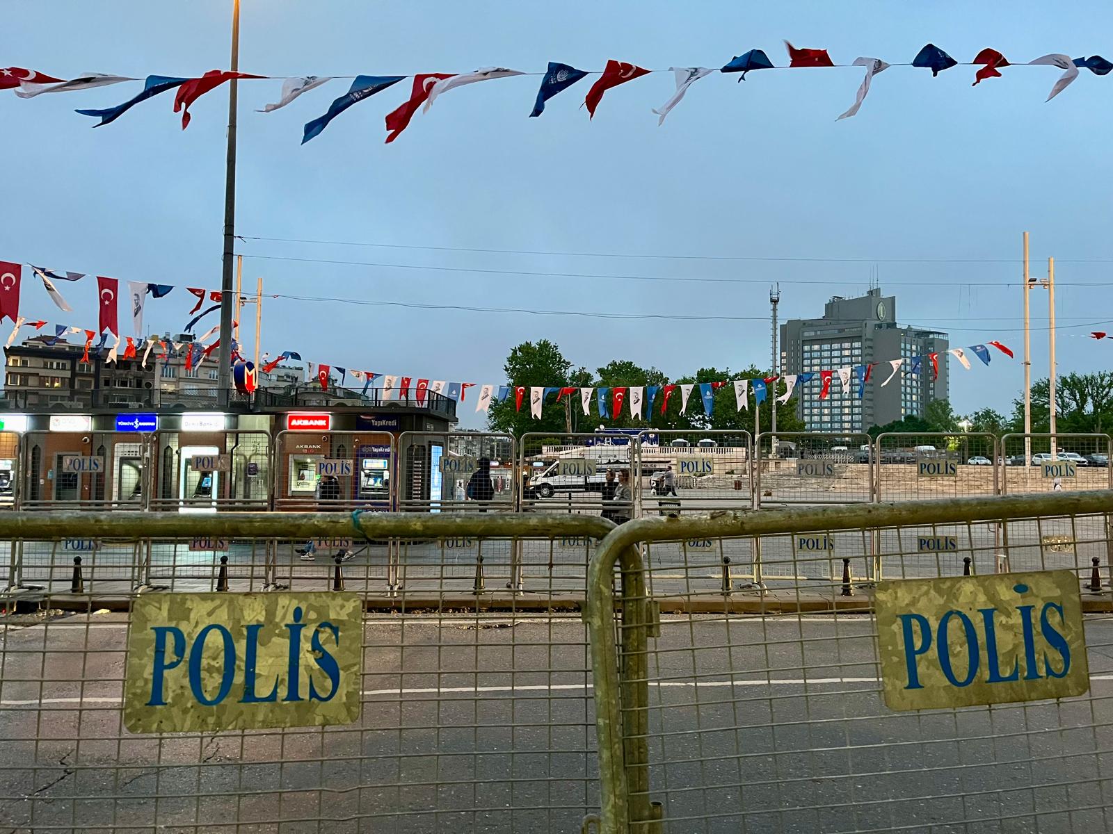 Sıraselviler Caddesi önünden Gezi Park'na doğru Taksim Meydanı
