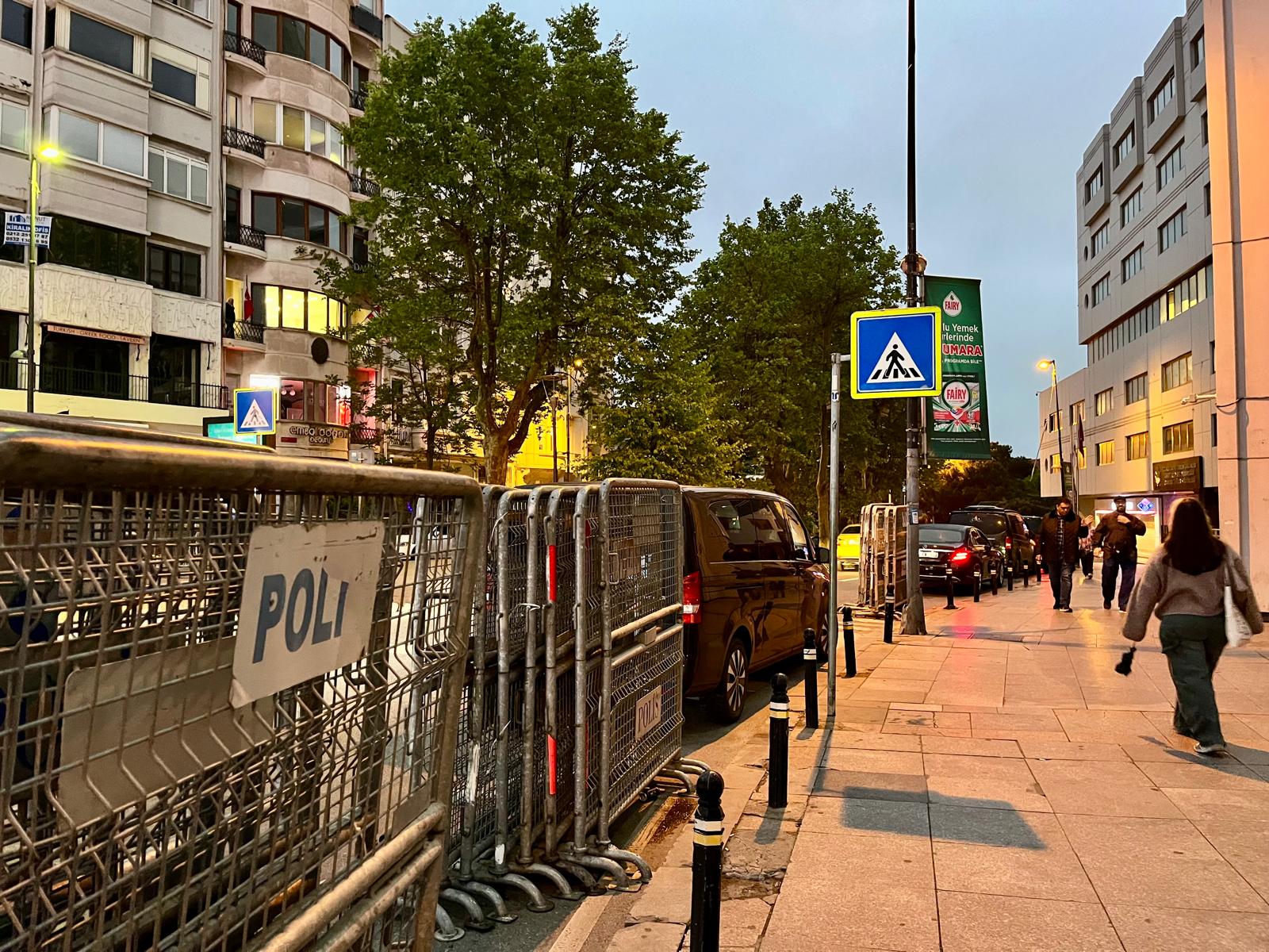 Gümüşsuyu'na doğru İnönü Caddesi'nin Taksim Meydanı yönündeki başlangıcı