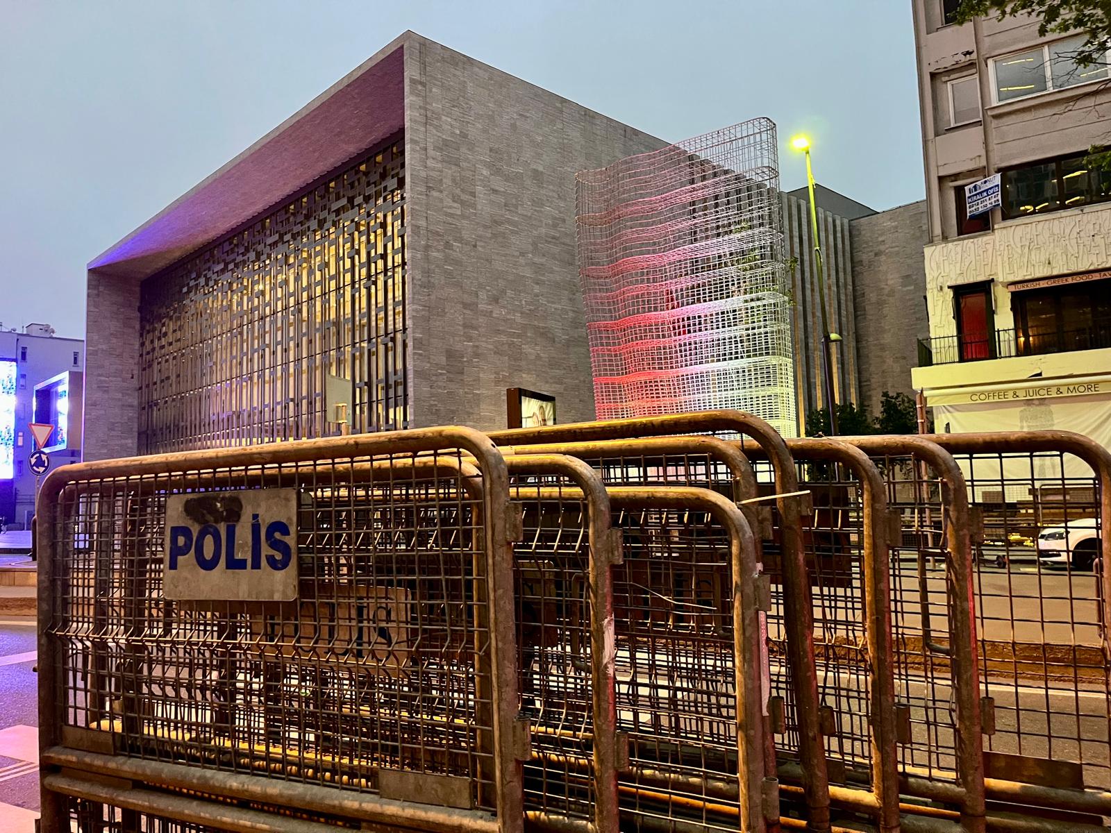 İnönü Caddesi başından Atatürk Kültür Merkezi
