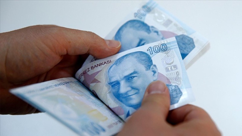 EMEKLİ REFAH PAKETİ İÇİNDE NELER VAR? Emekliye refah paketi üzerinde Çalışma ve Sosyal Güvenlik Bakanlığı öncülüğünde çalışmalar yürütülüyor. Taslak çalışma belli olurken, kısa süre içerisinde detayların kamuoyu ile paylaşılması bekleniyor. Refah paketi içerisindeki başlıklar şöyle: