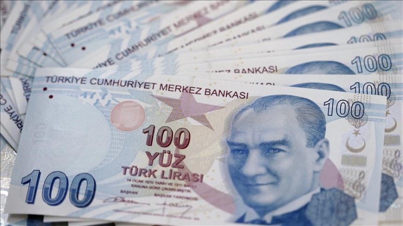 2. REFAH PAYI VERİLMESİ: Yine her zam döneminde gerçekleştirilen bu uygulama da bu yıl ocak ayında yapılmış ve SSK ve Bağ-Kur emeklilerinin zam oranlarına 11,68 puanlık refah payı eklenerek yüzde 49,25 oranına yükseltilmişti. Temmuz'da da 25-30 bandında çıkacak bir 6 aylık enflasyon oranına refah payının eklenmesi söz konusu olabilir. Ayrıca çok düşük kalan kök maaşların sıfır zamdan etkilenmemesi için refah payının farklı uygulanması da gündeme gelebilir.