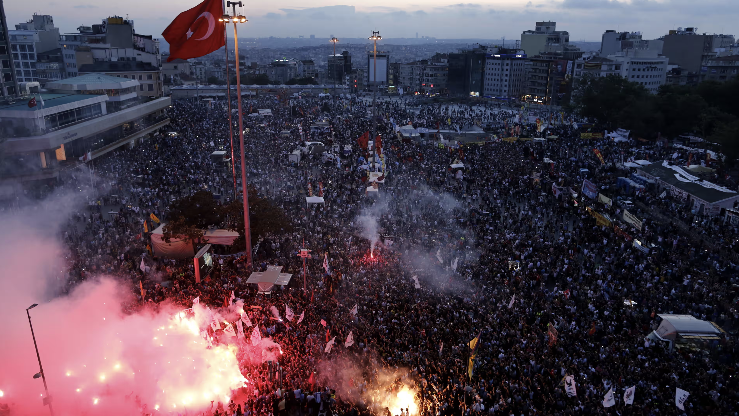 Saraçhane'de direnen gençler Gezi'yi anlattı: "O parkta sadece ağaçlar değil, bir halkın onuru, iradesi ve geleceği savunuluyordu"