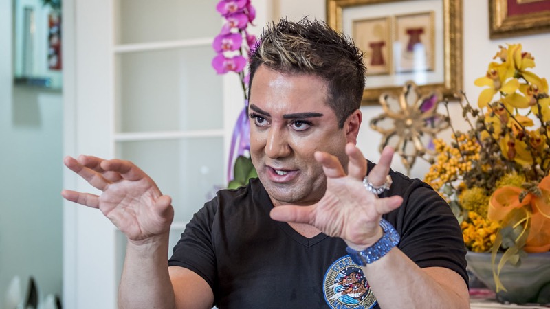 Sosyal medya fenomeni Murat Övüç, baş örtüsü ile video paylaştığı gerekçesiyle "halkı kin ve düşmanlığa sevk"ten tutuklandı