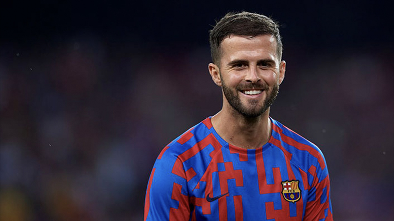 Foot Mercato'nun haberinde, bu ay sonunda sözleşmesi sona erecek olan oyuncu ile; Suudi Arabistan'lı takım Al-Raed, Abu Dabi, Dubai ekipleri ve Fransa'dan iki takımın ilgilendiği belirtildi.