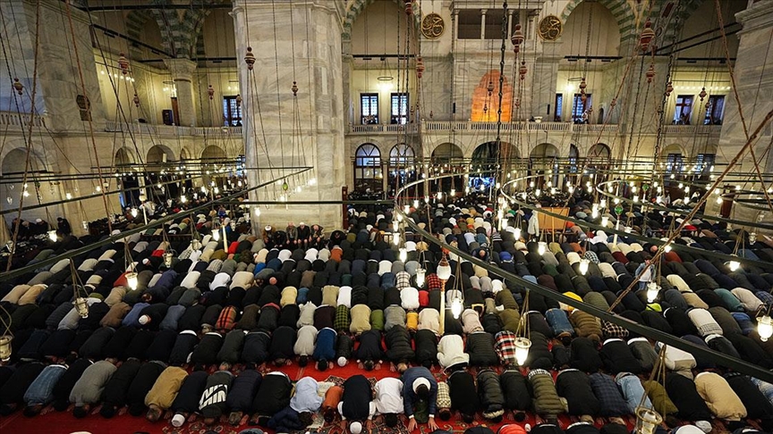 İstanbul Valiliği'nden kamu kurumlarına uyarı yazısı: Personelin cuma namazına gitmesini engellemeyin