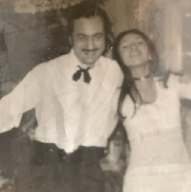 Nilgün Belgün | Siyah-beyaz film gibi biraz. Babalar günü ve bayramınız kutlu olsun. Benim babamla aramda 22 yaş vardı. Beraber dans ederken benim flörtüm zannederlerdi yakışıklı babamı. Cennet, mekânı olsun. Nur içinde uyu Attila Belgün.