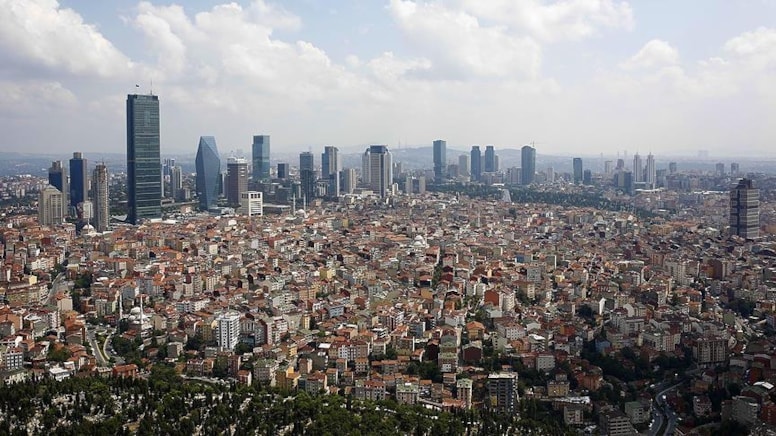 Kahveden pantolona kadar birçok üründeki fiyat artışında dünya ikincisi olan İstanbul, hayat pahalılığında Buenos Aires ile yarışıyor. Bir fincan kahve, İstanbul’da bir yılda dünya ortalamasına göre 8.5 kat fazla artarak yüzde 134.8 pahalandı. Saç kesimi fiyatları dünya çapında yüzde 12.6, İstanbul’da ise yüzde 98.3 arttı.