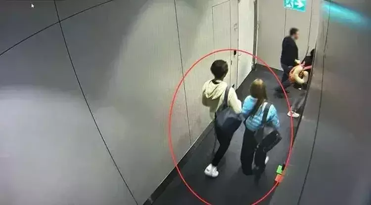 ABD'DE HAYAT KURMAK İSTİYOR - Hakim, Timur Cihantimur'un tutukluluğunun devamına karar verirken, bir sonraki duruşmayı ise 20 Haziran Perşembe günü Türkiye saatiyle 22.30'a erteledi. Cihantimur'un avukatının sık sık Timur Cihantimur'un ABD vatandaşı olduğunu vurguladığı ve serbest kalması halinde Amerika'da eğitimine devam edip kendisine bir hayat kurmak istediğini söylediği öğrenildi.