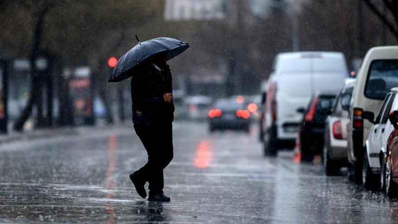 HAVA SICAKLIĞI: Hava sıcaklıklarında önemli bir değişiklik beklenmiyor. Mevsim normallerinin 5 ila 10 derece üzerinde seyretmeye devam edeceği tahmin ediliyor.