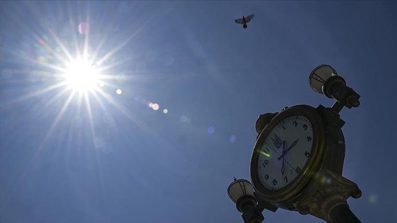 BÖLGELERDE HAVA NASIL OLACAK? MARMARA: Parçalı bulutlu geçeceği tahmin ediliyor. Rüzgarın güneybatı kesimlerinde kuzeyli yönlerden kuvvetli (40-60 km/sa) olarak esmesi bekleniyor.  EDİRNE °C, 38°C Parçalı bulutlu  İSTANBUL °C, 31°C Parçalı bulutlu  KIRKLARELİ °C, 34°C Parçalı bulutlu  KOCAELİ °C, 32°C Parçalı bulutlu