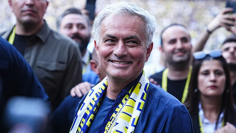 Fenerbahçe'de yeni sezon öncesi transfer çalışmaları hız kazandı. Sarı-lacivertlilerde son derece iddialı bir kadro adına yoğun bir dönemden geçiliyor.