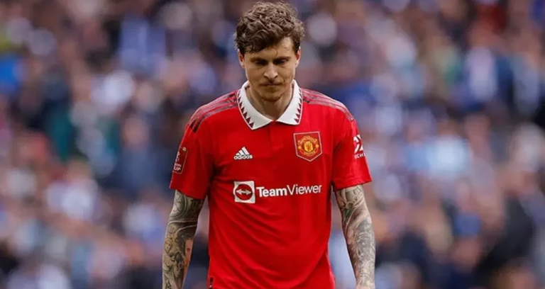 Portekizli sportif direktör, Manchester United’ın satış listesine koyduğu Victor Lindelöf için girişimlere başlamıştı. Branco, Mourinho’nun çok istediği İsveçli stoperin işini 10 milyon euronun altında bir rakama bitirmenin hesaplarını yapıyor