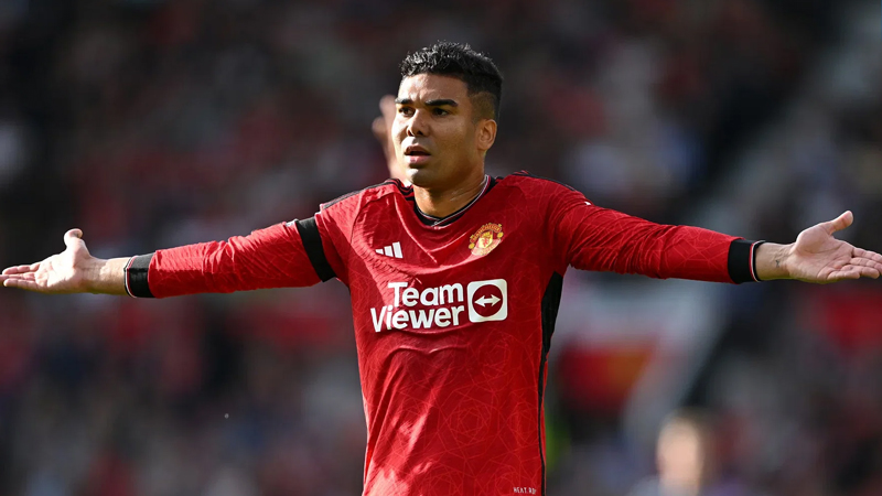 Manchester United’ın istediği rakam karşılanabilecek bir düzeyde olursa, dünyaca ünlü orta saha oyuncusu için de pazarlık masasına oturulacağı kaydedildi.