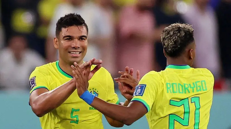 Sarı-lacivertlilerin orta sahadaki öncelikli hedeflerinden biri Casemiro. Manchester United’ın tecrübeli yıldızı Brezilya Milli Takımı’nda yıllarca Fred ile birlikte forma giydi.
