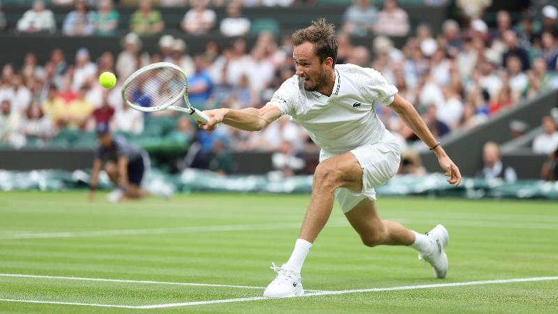 Djokovic, ilk gün programı açıklanmadan önce turnuvadan çekilirse kurallara göre, 5 numaralı seribaşı Rus Daniil Medvedev Sırp raketin, 17 numaralı seribaşı Kanadalı Felix Auger-Aliassime de Medvedev'in yerini alacak.