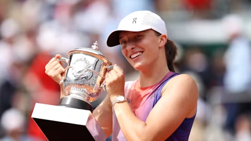Oyunu çim zeminde zayıf kalan 23 yaşındaki Swiatek, son 3 yıldır şampiyon olduğu Roland Garros'un ardından Wimbledon'da istediği performansı şu ana kadar gösteremedi. Polonyalı tenisçi, turnuvada en fazla çeyrek finale çıkabildi.