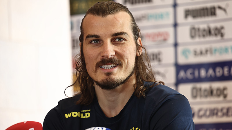 Çağlar Söyüncü'den Mourinho'nun odağındaki Akçiçek'e övgü: Böyle olmasa hocamız onun üzerinde çok fazla durmazdı