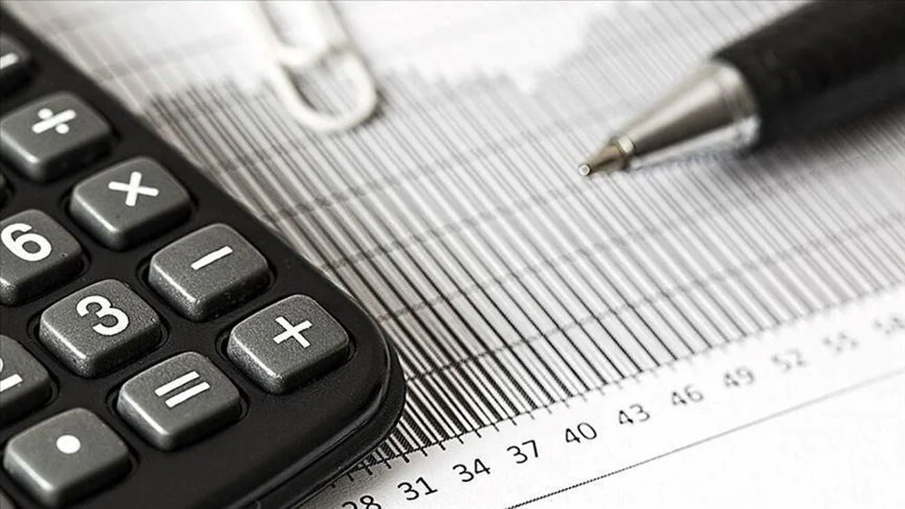Kaynak: https://www.milliyet.com.tr/ekonomi/bankada-parasi-olanlar-dikkat-aylik-getiri-belli-oldu-faizlerde-1-5-aylik-dusus-sona-erdi-7152312