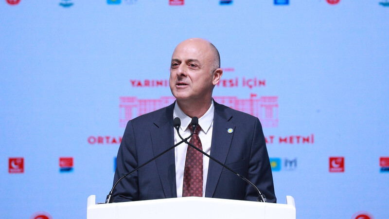 Eski İyi Partili Ümit Özlale, CHP'ye katılacağını açıkladı: Şu ana kadar öğrendiğim her şeyi CHP’ye vermek istiyorum