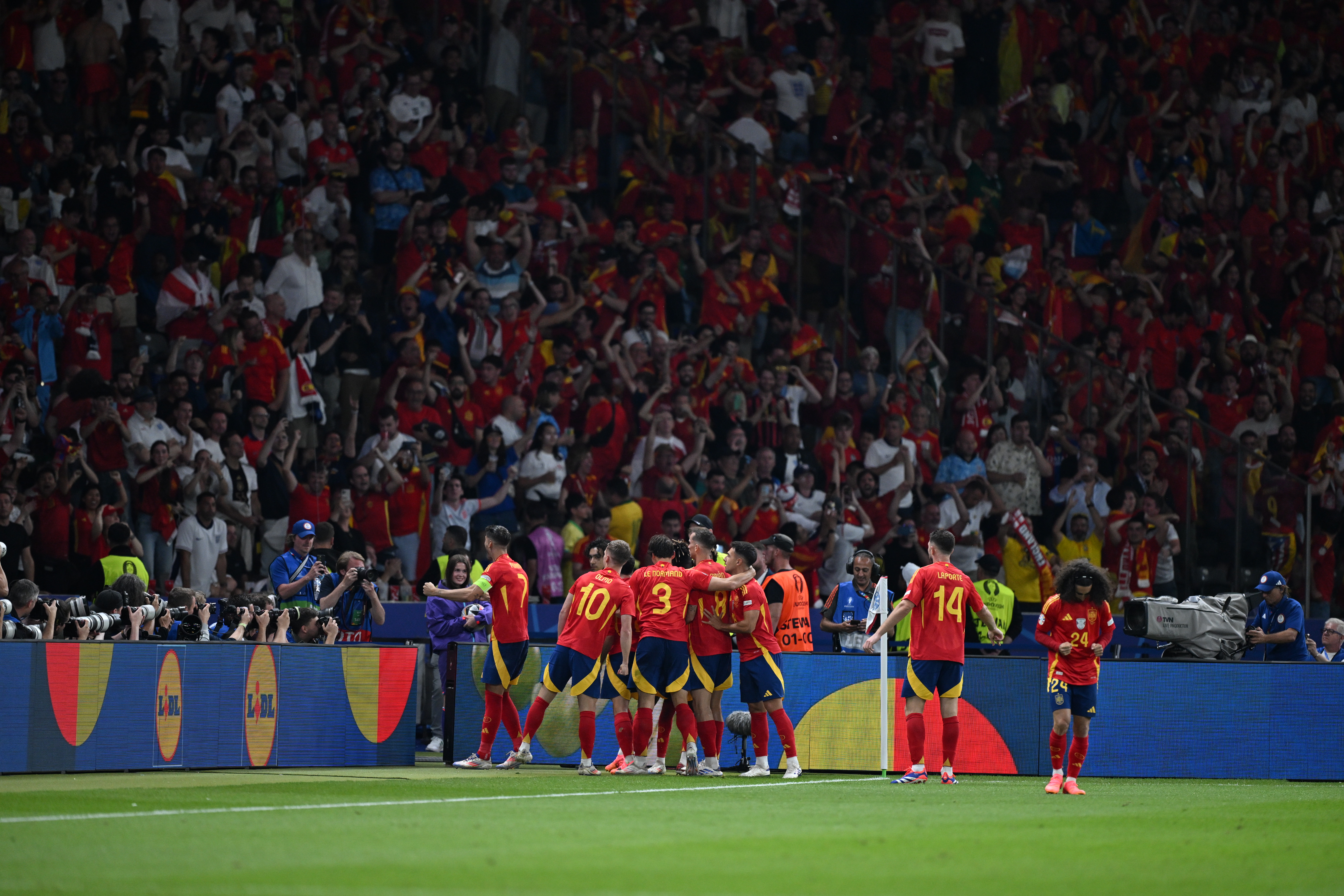 İspanya-İngiltere finalinden kareler