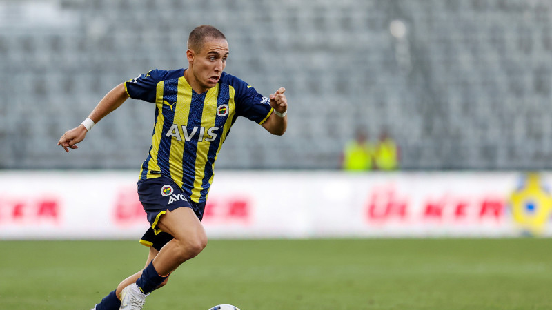 Emre Mor: Jose Mourinho'nun ana planlaması içerisinde yer almayan Emre Mor için kulübe bir teklif gelmesi durumunda yüksek bir ihtimalle satılacak