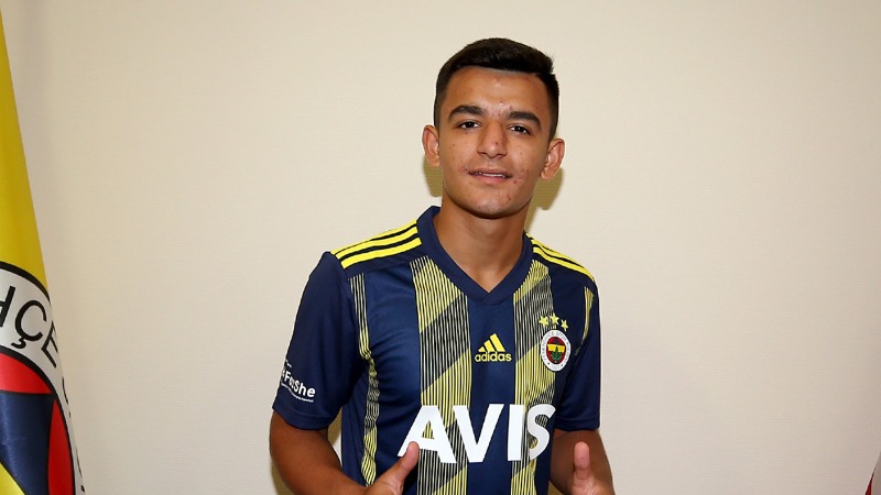 Melih Bostan: Melih Bostan'la yeni bir sözleşme imzalamak isteyen Fenerbahçe, oyuncuyu başka bir kulübe satarak sözleşmesine geri alma maddesi eklemeyi planlıyor.