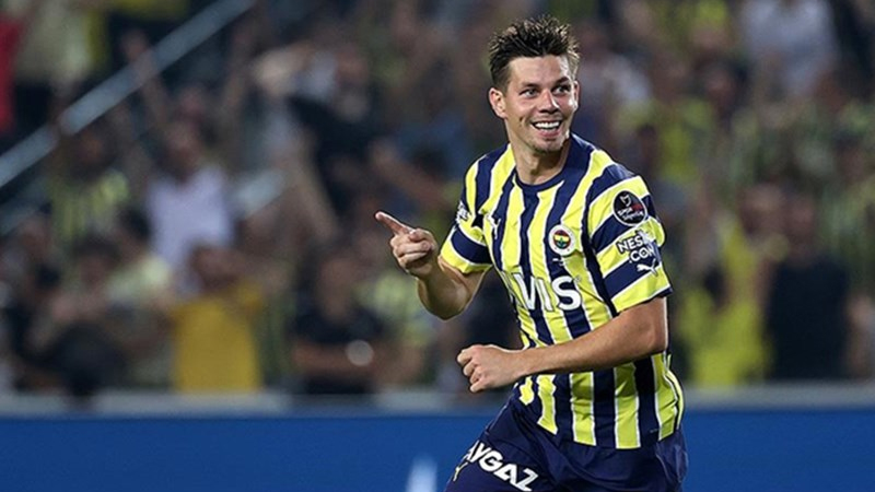 Miha Zajc: Jose Mourinho'nun takımda kalmasını istemediği oyunculardan birisi olan Zajc'ın performansı şu ana kadar kimseyi memnun etmedi. Takımdan ayrılmasına kesin gözüyle bakılıyor. (Kaynak: Fanatik)