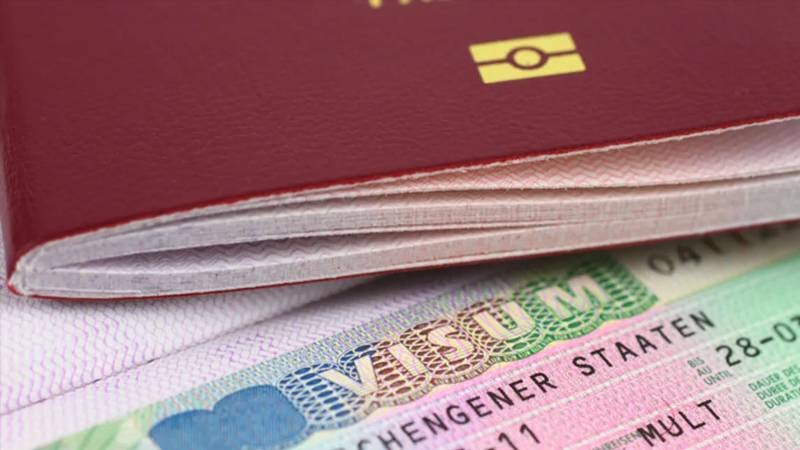 Hintlerin vize reddi oranı 10,5, Çinlilerinse yüzde 2,8 ile Türkiye’nin yaklaşık 9’da biri. Beşinci sırada ise, Ukrayna savaşında Rusya’ya destek verdiği için Batı tarafından eleştirilen Belarus (Beyaz Rusya) vatandaşları var. Onlarda vize reddi oranı yüzde 0.3.