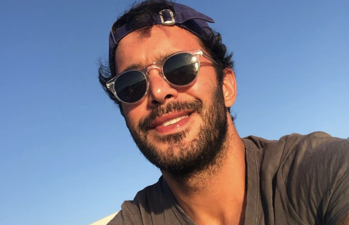 Barış Arduç bir fotomodeldi. Aynı zamanda dublaj sanatçılığı yapıyordu.