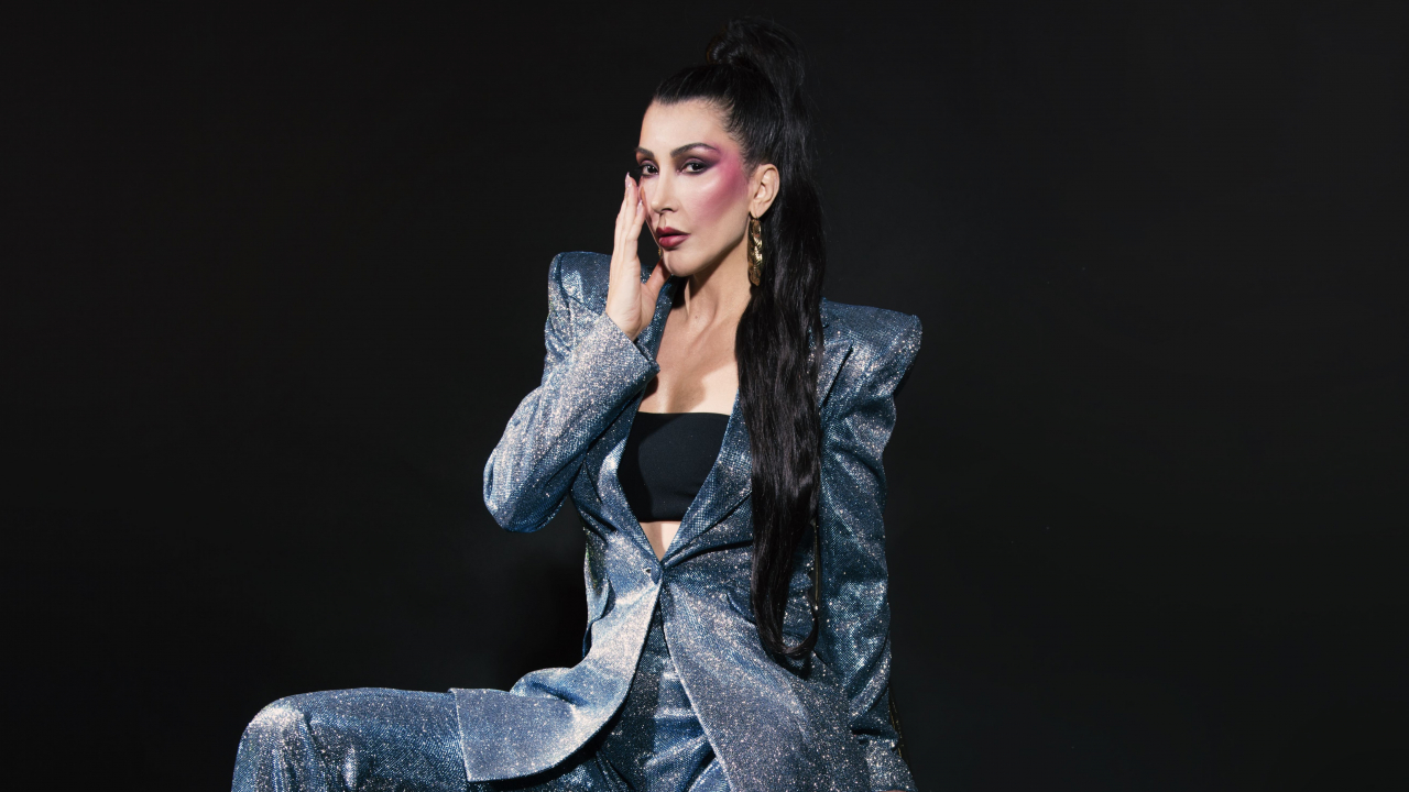 Hande Yener satış görevlisiydi.