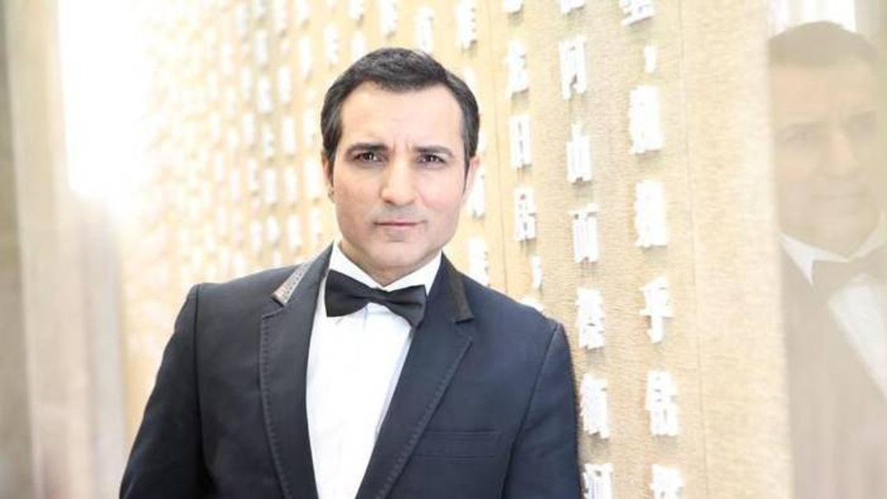 Rafet El Roman eskiden bir müezzindi.