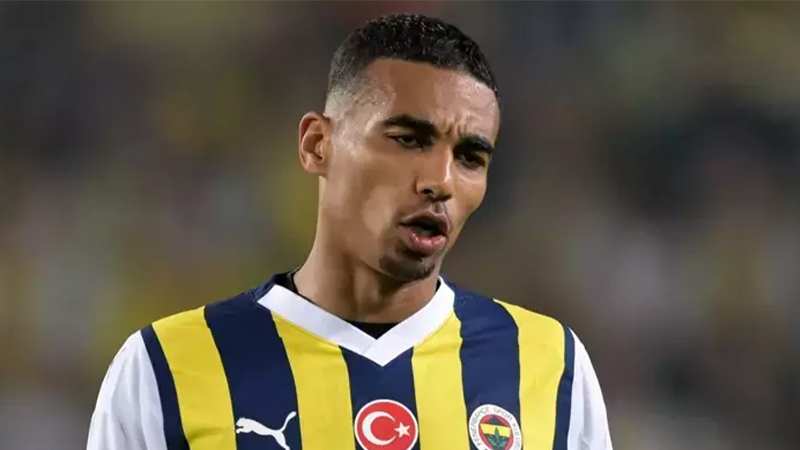 Fenerbahçe'ye kötü haber: Djiku maça devam edemedi