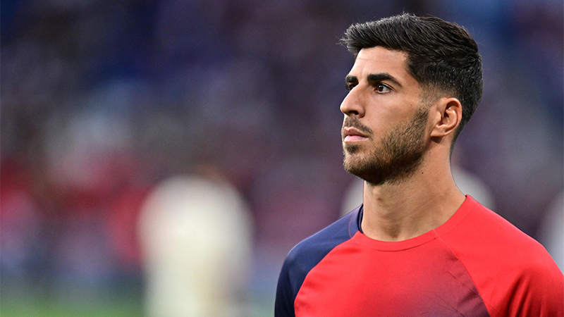 İngiliz basınında yer alan habere göre; Beşiktaş, Paris Saint-Germain forması giyen 28 yasindaki sağ kanat Marco Asensio ile ilgileniyor. Haberde Beşiktaş’ın oyuncu için istekli olduğu ve 2026 yılına kadar sözleşmesi bulunan Asensio'ya kiralama teklifi sunmaya hazırlandığı belirtildi.