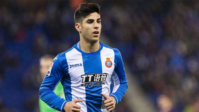 Kariyerinde Mallorca, Espanyol ve Real Madrid formaları da giymiş yıldız oyuncu güçlü fiziği ve etkili bitiriciğiyle biliniyor.