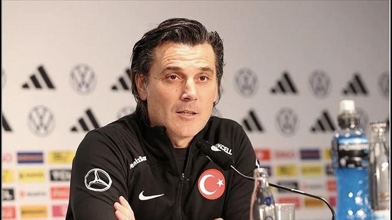 Tolunay Kafkas'tan Montella'ya tepki: Kenarda 3 tane santrafor oturuyor!