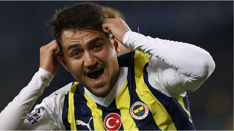 İtalyan basınında yer alan bir habere göre; Napoli, Fenerbahçe'nin iyi bir teklif gelmesi durumunda satışına onay vereceği Cengiz Ünder için girişimlere başladı.