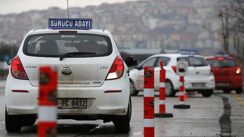 EHLİYET ALMAYI DÜŞÜNENLER DİKKAT: DİREKSİYON SINAVINDA KURALLAR DEĞİŞECEK