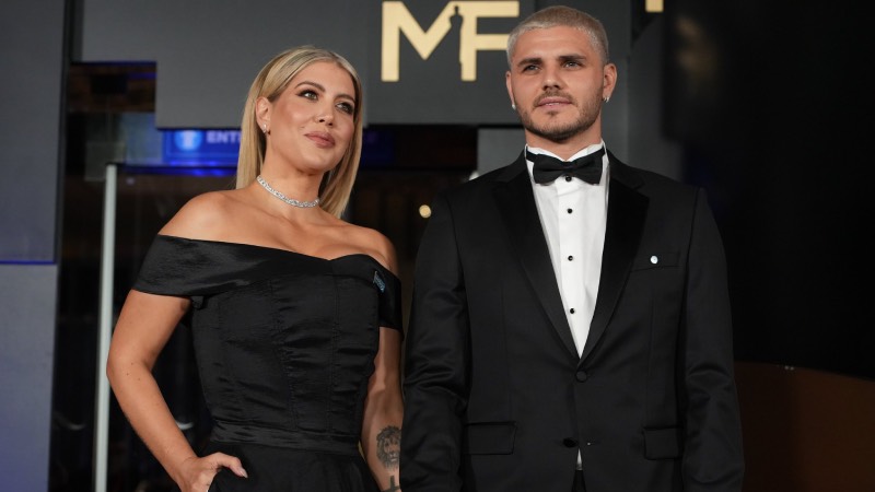 Icardi'nin Wanda Nara'nın fotoğrafını paylaşması sonrasında da yeniden sosyal medyadan birbirlerini takibe almaları da'Barıştılar mı?' sorusunu beraberinde getirdi.