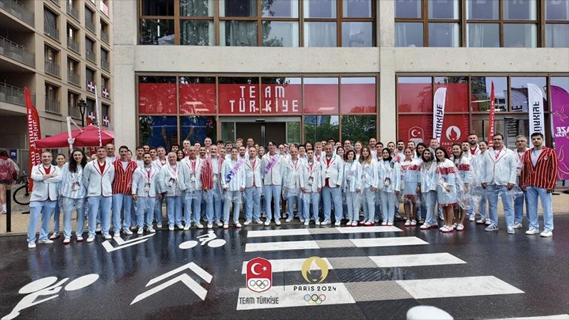 İşte Sen Nehri'nde yapılan geçit töreninden Team Türkiye: