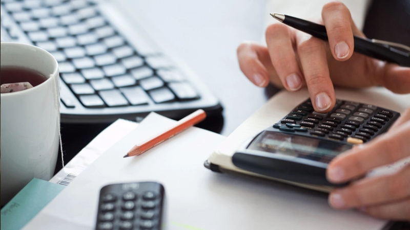 SGK Uzmanı Emin Yılmaz en düşük emekli maaşına yapılan düzenleme ve maaş farklarıyla ilgili TGRT'ye konuştu. Yılmaz, "Yaklaşık olarak 3 milyon 780 bin kişiyi etkileyen özellikle SSK ve Bağ-Kur emeklisini etkileyen bir düzenleme yapılıyor.