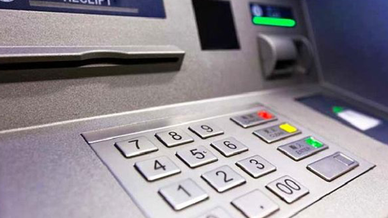 Buradaki düzenleme doğrultusunda emekliler çok basit bir hesaplama yöntemiyle hesaplarını yapabilecek. Siz eğer temmuz ayında yani şu an içinde bulunduğumuz ay itibariyle emekli maaşınız 10 bin TL yattı ise ağustos ayına ek ödeme ya da ağustos maaşlarına ilave şekilde yatırılacaktır" diye konuştu.