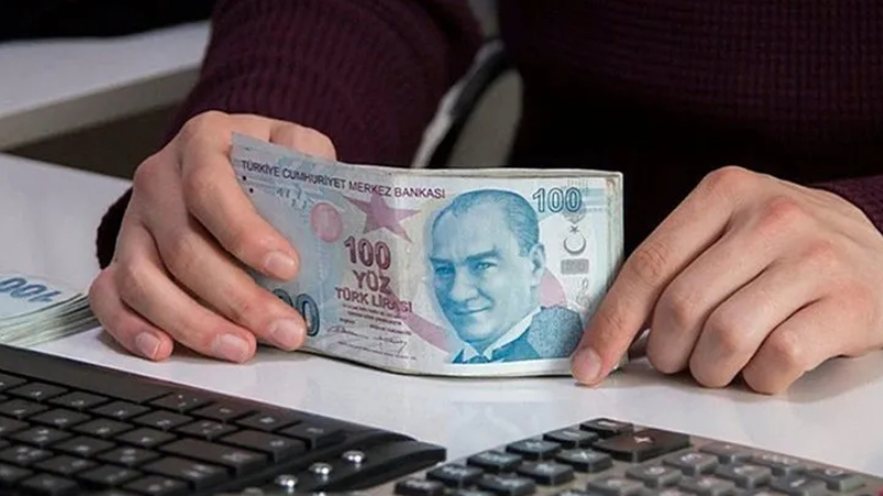 Yılmaz sözlerine, "Yine altını çizmek istiyorum. Tüm emekler için değil 10.000 TL alan ve bununla ilgili bir çalışma olduğu için 12.500 TL yükseltildiğinden dolayı sadece 12.500 TL altında kalanlarla ilgili bir çalışma olduğunu söyleyebiliriz" şeklinde devam etti.