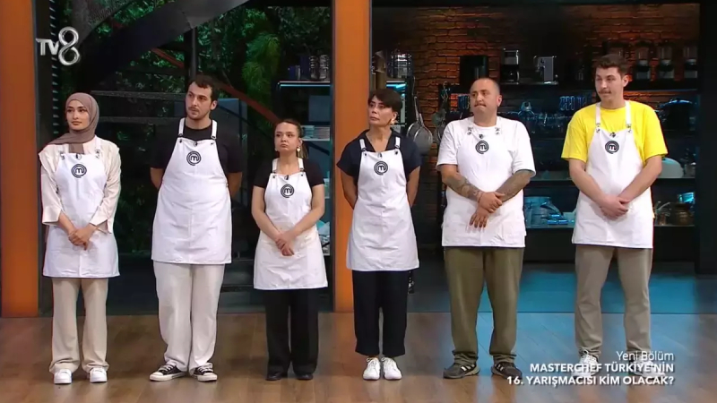 MasterChef 2024 sezonunun ana kadro mücadelesi hız kesmeden devam ediyor. Toplam 4 guruptan oluşan takımlardan her hafta 5 kişi ana kadroya girecek