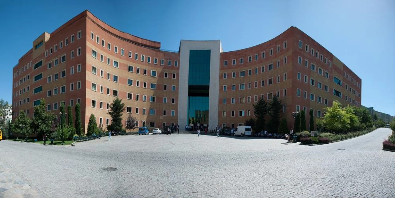 Yeditepe Üniversitesi bu yıl yeni kayıt yaptıracak öğrencilere belirlediği 2024-2025 yılı eğitim- öğretim ücretleri 880 bin lira ile 580 bin lira arasında değişiklik gösterdi.
