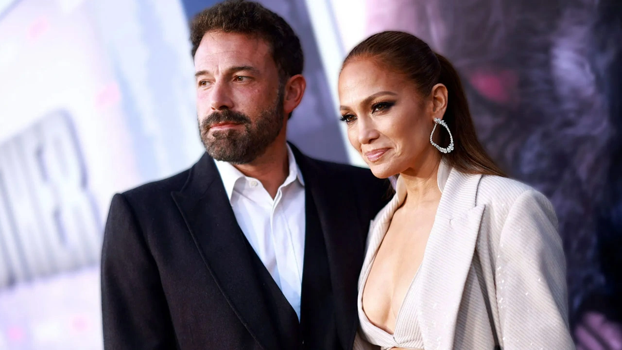 Para ve mal paylaşımı konusu ancak Ben Affleck dava sürecine dahil olduğunda netleşecek gibi görünüyor. Ama kesin olan bir şey var, kadının erkekten çok kazanması ve boşanma aşamasında “borçlu” çıkması Hollywood’da sık rastlanan bir durum değil.