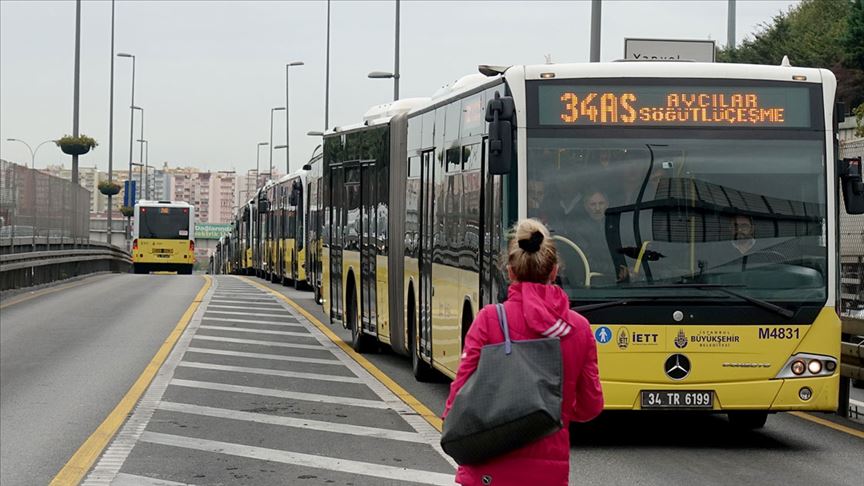 İstanbul'da metrobüs hattındaki Cennet Mahallesi Durağı 23-26 Ağustos arasında kapalı olacak, Küçükçekmece Durağı ise 24 Ağustos'tan itibaren açılacak.
