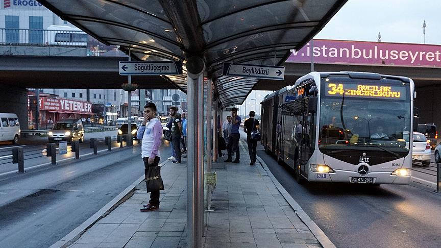 Bu önemli değişiklikler nedeniyle metrobüs kullanıcılarının seyahat planlarını yeniden gözden geçirmeleri önem arz ediyor.
