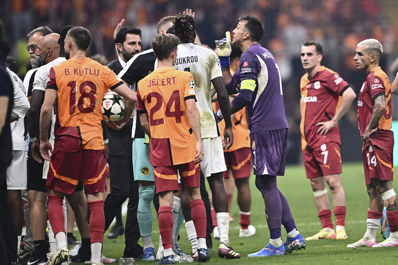 Young Boys takımı orta alanda gerekli dalga kıranı bulamayınca G.Saray takımı üzerine kolay, çabuk ve etkili geldi. Okan hoca ikinci yarı Ziyech ve Köhn'ü kenara aldı ve 9 milyon Euro'luk Jelert'i sağ beke, Berkan'ı da sol beke çekti. Bu değişim bile G.Saray'a bir hareketlilik getirdi. Özellikle Kerem-Berkan ikilisi uyumlu oynamaya başladı. Ama asıl sorun orta sahadaydı, Sara'yı oyundan çok geç aldı. Kalan bölümde ise bir türlü Young Boys savunmasını aşamayan G.Saray, son anlarda yediği golle de maçı yenilgi ile tamamladı. Hem ekonomik hem de sezonun geri kalanı için de final sayılabilecek bir karşılaşmayı kaybeden G.Saray, Devler Ligi arefesinde maalesef turu geçemedi ve Avrupa Ligi'ne kaldı. (Levent Tüzemen | Sabah)