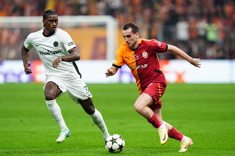 İlk maçtan çıkarılması gereken derslerden hiçbiri çıkarılmadığı gibi, çözümsüz kalan kurguda ısrar edilmesi, Galatasaray'ın zaaflarını tekrar tekrar ortaya çıkardı.  Başta Okan Buruk 180 dakikanın 140 dakikasını kaybetti, oyuncular bozuk düzende vermesi gerekeni veremedi. Havuza düşen top sürekli rakip takımda kaldı ki bu da ideolojiye bağlı kurgunuzun işlememesiydi.  Erden Timur sonrası yönetilemeyen süreç, transfer dönemi başında yükseltilerek beklentinin gerçeği yansıtamaması, Okan Buruk'un fikrine aşık olarak yanlışı strateji kurgulaması ve saha içi gerginlik...  Galatasaray hiç iyi çalışmadığı play-off turunu kaybetti ki bu yakın zamanda karşılaşılması muhtemel büyük sorunların da başlangıcı oldu. (Ilgaz Çınar | T24)