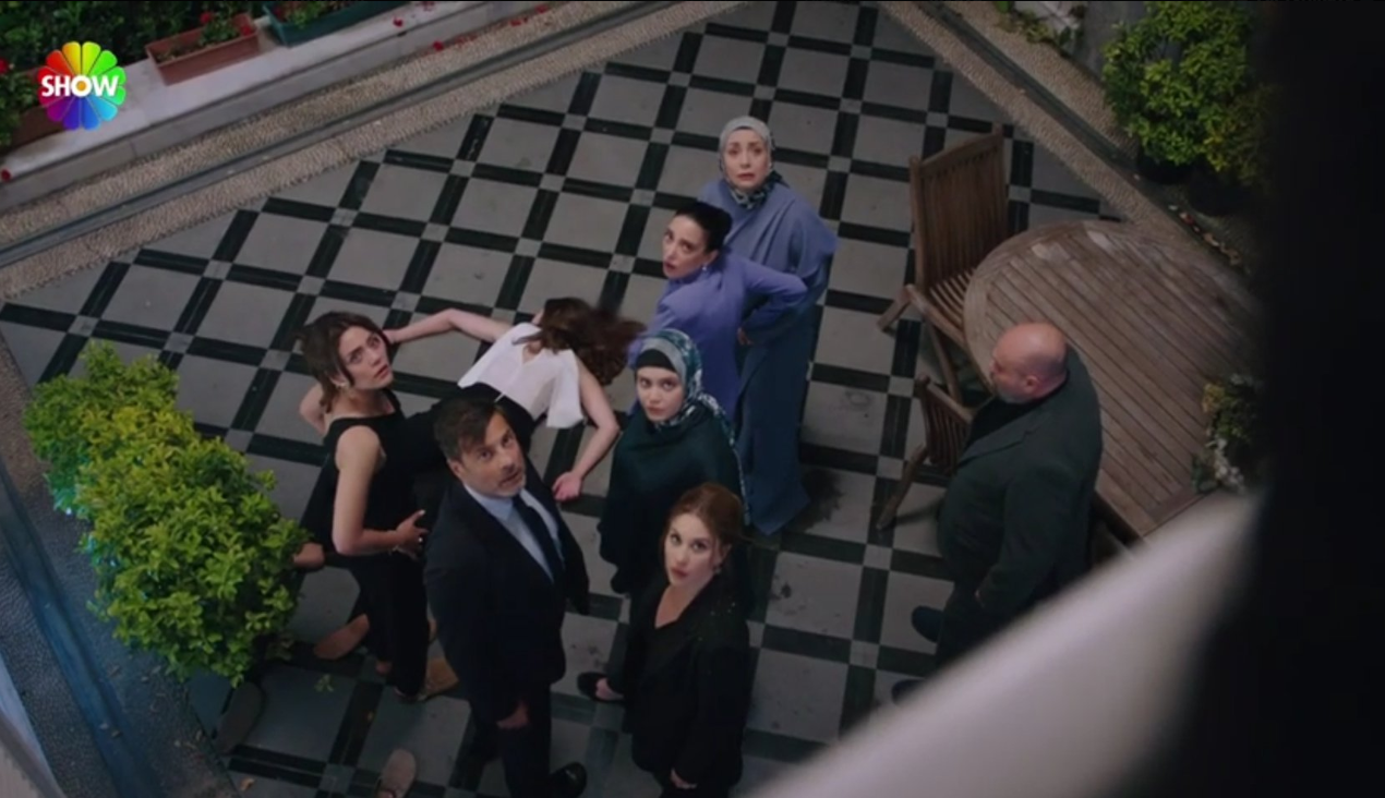 Show TV’de izleyicilerle buluşan'Kızılcık Şerbeti' dizisi, üçüncü sezonu ile ekrana dönmeye hazırlanıyor. Dizi ekibi bugün sete çıktı. Dizinin 13 Eylül ya da 20 Eylül’de üçüncü sezonu açması planlanıyor.